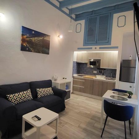 Apartamento Cuarta Puerta Centro Historico Seville Exterior photo